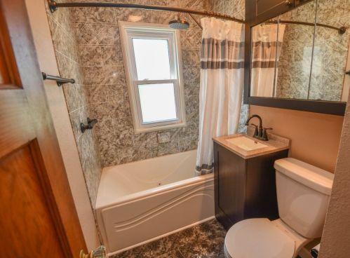 1911 Norwich Ave, Milwaukee WI 53235-4733 exterior