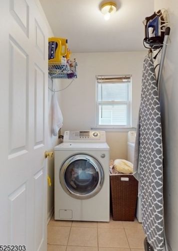 326 Angle Ave, Manville NJ  08835-2318 exterior