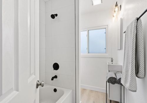 4764 Dawes St, San Diego CA 92109-1843 exterior