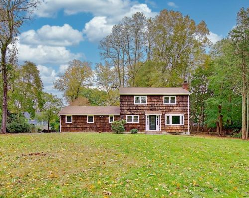 33 Briarcliff Rd, Shoreham, NY 11786-1431