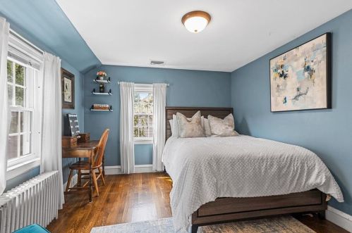 42 Pelham Pkwy, North Providence RI  02911-2915 exterior