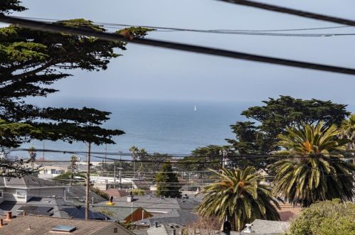 383 Monterey Rd, Pacifica CA  94044-1460 exterior