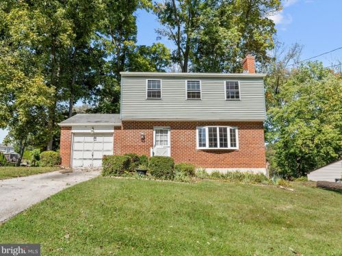 2610 Valley Forge Dr, Boothwyn, PA 19061-2238