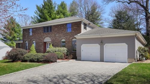 52 Highland Cir, Berkeley Heights, NJ 07922-2125