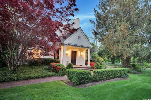 44 Clock Tower Ln, Westbury, NY 11568-1004