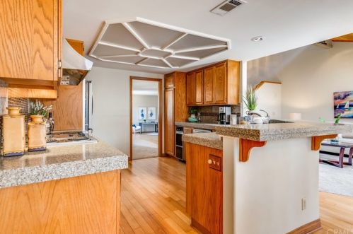 17 Malaga Pl, Manhattan Beach CA  90266-0072 exterior