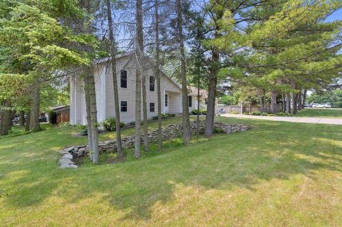 2705 Sunray Ln, Green Bay, WI 54313-7167