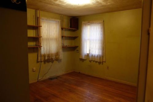 28 Manor Dr, South Kingstown RI  02882-5412 exterior