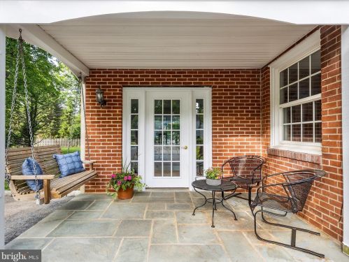 231 Sunset Rd, Wayne, PA 19087-2438