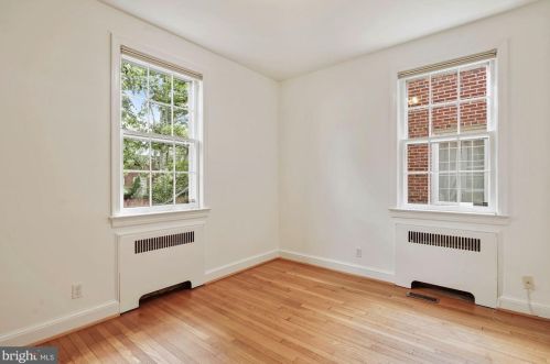 5462 30th St, Washington, DC 20015-1206