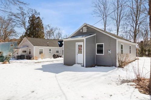 28 Orchard Rd, Tompkins Corners NY  10579-3040 exterior