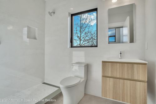 49 Cherokee Ln, Bricktown NJ  08724-4405 exterior