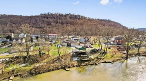 183 River St, Adah, PA 15410-1201