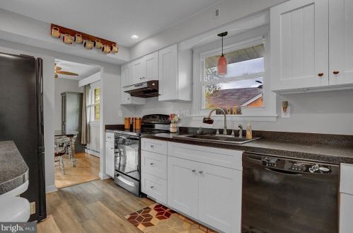 19 Columbia Dr, Camp Hill PA  17011-7636 exterior