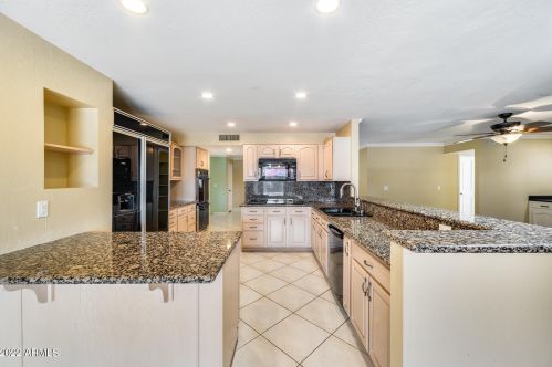 5501 Camelback Rd, Phoenix AZ 85033-1642 exterior