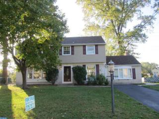 902 Hilltop Rd, Riverton, NJ 08077-3324