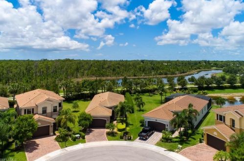 3590 Beaufort Ct, Naples, FL 34119-8643