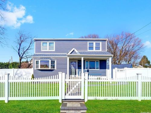 99 Golding Ave, Babylon, NY 11704-6218