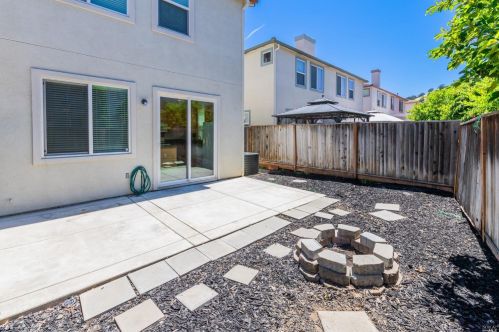 460 Rosso Ct, Vacaville CA 95687-5698 exterior