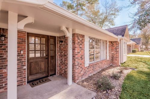 225 Hickory St, Huntsville, TX 77320-3427
