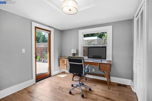 2255 Courtland Ave, Oakland CA 94601-4707 exterior