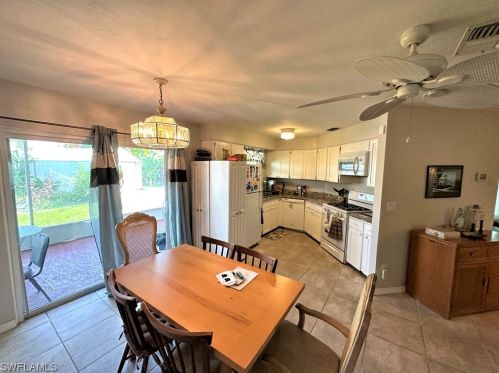28 Burrstone Ave, Lehigh Acres, FL 33936-5962