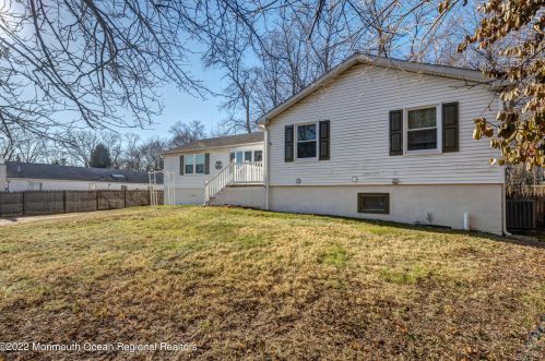 1311 Logan Rd, Tinton Falls, NJ 07712-4565