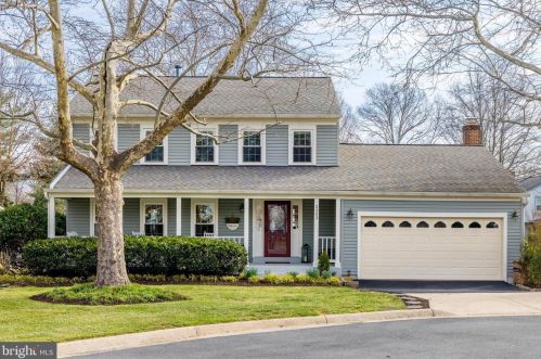 3303 Flintwood Ct, Herndon, VA 20171-3330