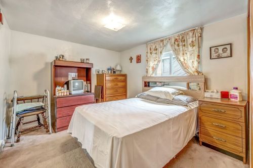 432 Melrose Ave, Ambridge PA 15003-2404 exterior