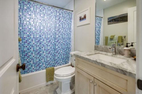 1760 La Playa Ave, San Diego CA 92109-6526 exterior