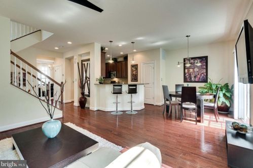 6857 Hartzell Hill Ln, Haymarket VA  20169-4944 exterior