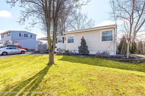 284 Middle Rd, Hazlet, NJ 07730-2346