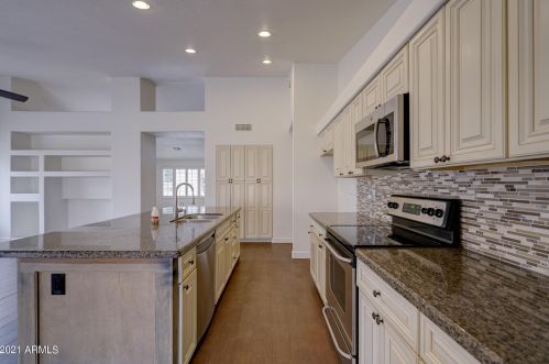 6960 Villa Hermosa, Glendale AZ  85310-5857 exterior