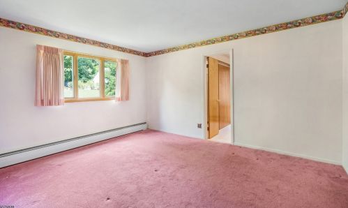 82 Lee Dr, Paterson NJ  07508-3038 exterior