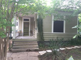 302 35th St, Austin TX  78705-1613 exterior