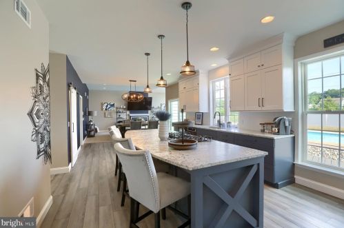 7207 Royal Oak Dr, Harrisburg PA 17112-8837 exterior