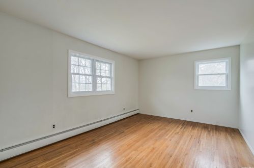 68 Holly Dr, Elwood NY  11731-5226 exterior