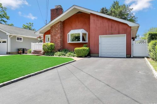 46 Schwab Rd, Huntington Station, NY 11747-1115