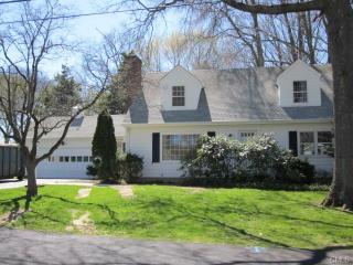 71 Arrowhead Pl, Stratford, CT 06614-2804