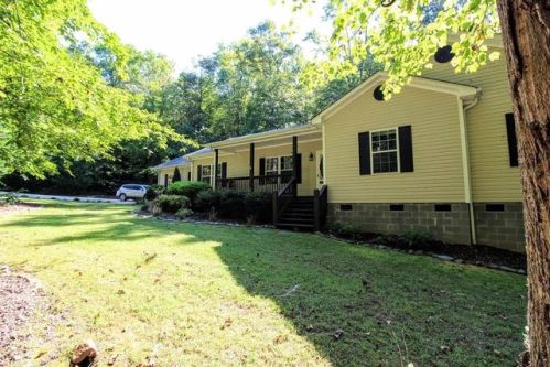 228 Gold Finch Ln, Unaka, NC 28906-7363