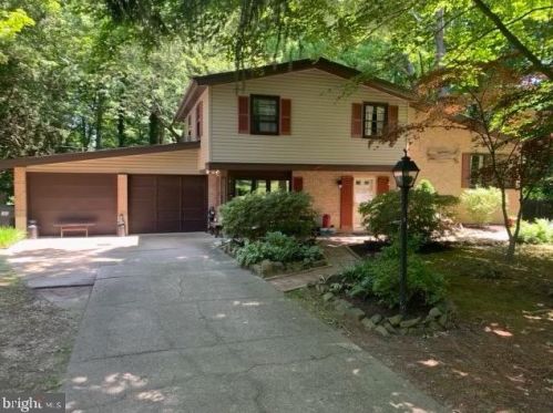 1215 Lakewood Dr, Wilmington, DE 19803-3505