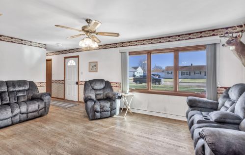 616 James Ct, West Bend, WI 53095-4212
