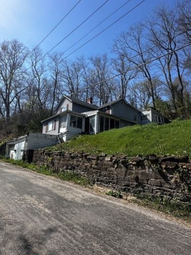 116 Lincoln Ave, Bentleyville, PA 15314-1414