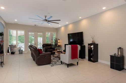 8 King Edward Ct, Rancho Mirage CA  92270-1621 exterior