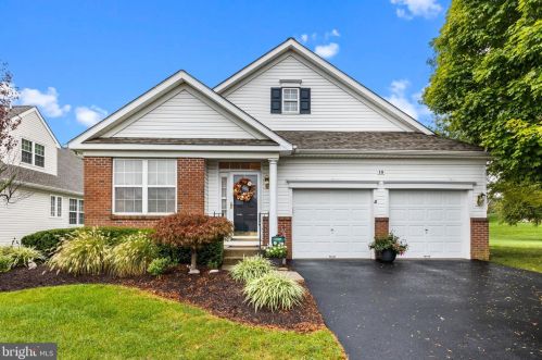 18 Bluebonnet Rd, Langhorne, PA 19047-3402