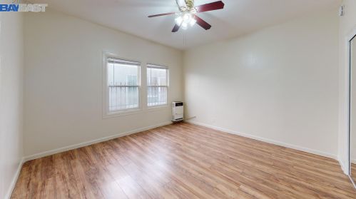 1937 26th Ave, Oakland CA  94601-1765 exterior