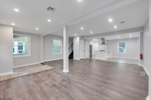 5 Irving St, East Orange NJ  07018-1913 exterior