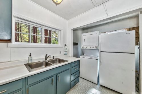 2902 Oakland Ave, South Lake Tahoe CA  96150-7843 exterior
