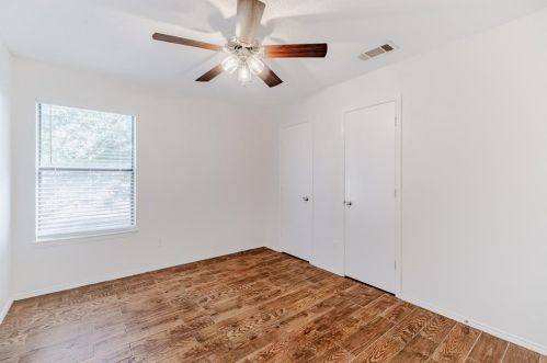 2213 Silverthorn Ln, Lewisville TX  75028-7246 exterior