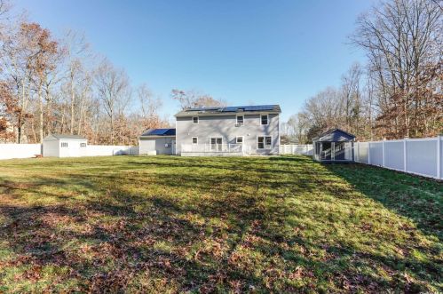 12 Ramblewood Rd, Shoreham NY  11786-2300 exterior